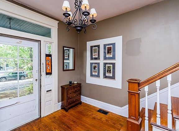 3rd image of 611 W 33rd St