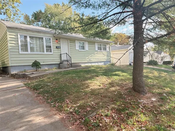 1021 Edgehill Dr, Saint Louis, MO 63135