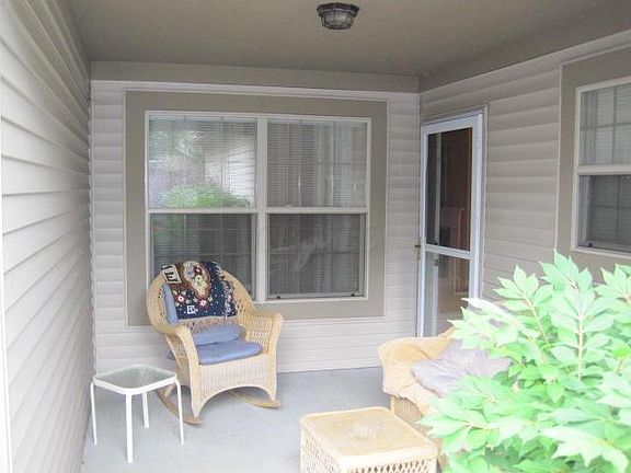 3rd image of 389 Crescent Ct