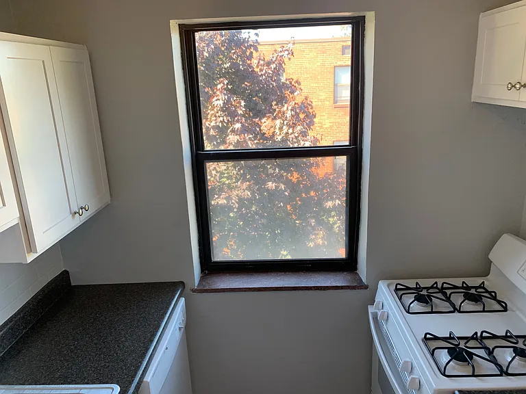 Royal Gardens Apartments — Photo 103