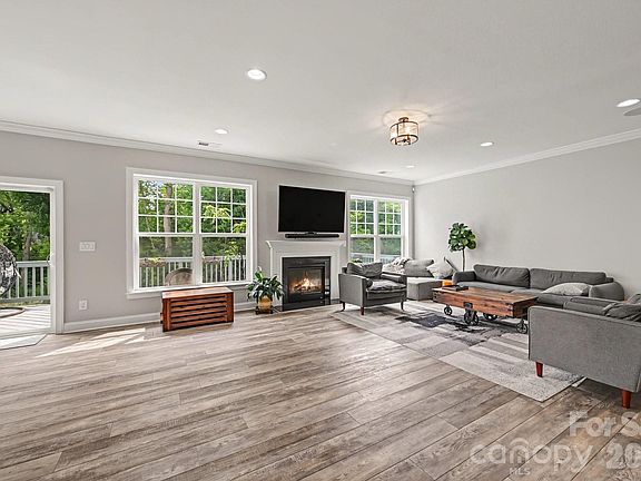 5th image of 3025 Haley Cir