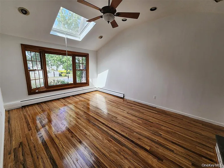 55 Holiday Park Dr — Photo 2