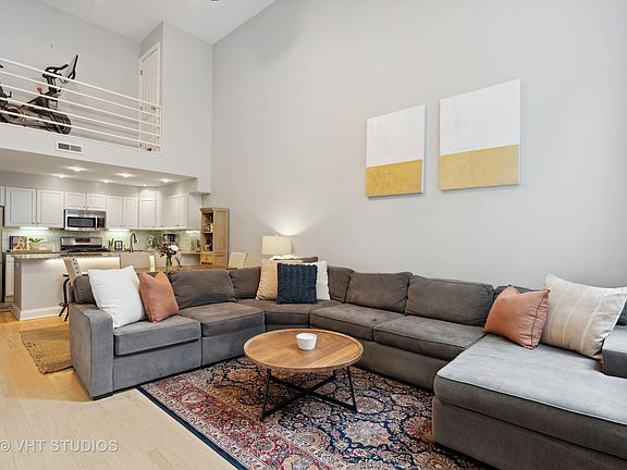 2nd image of 2843 N Lincoln Ave APT 105
