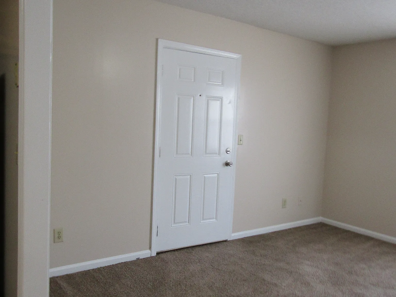 2 bed, 1000 sqft, $895 — Photo 3
