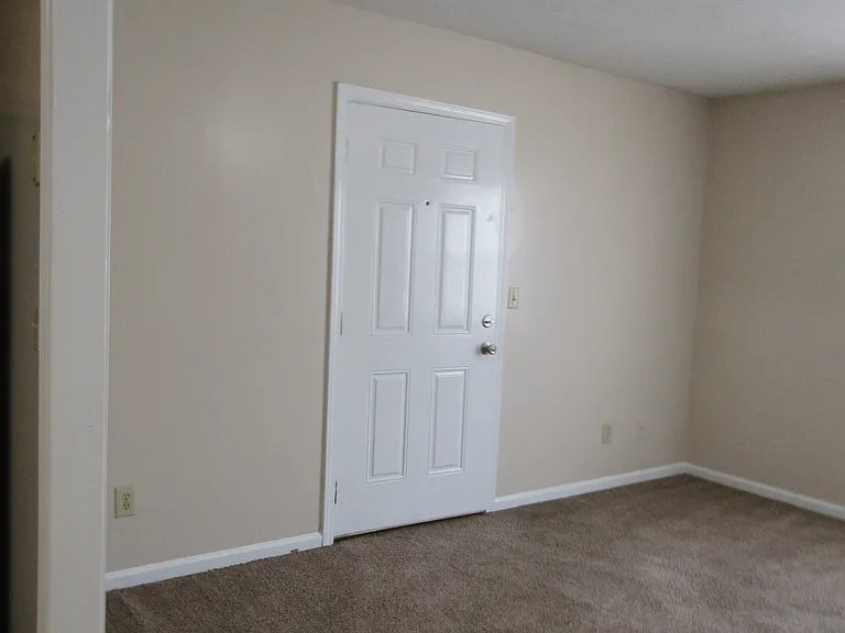 202 Largo Ct — Photo 3