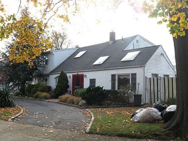 2nd image of 2 Saddle Ln