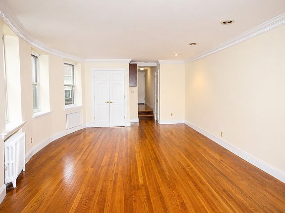 3rd image of 34 W 76th St APT 4B