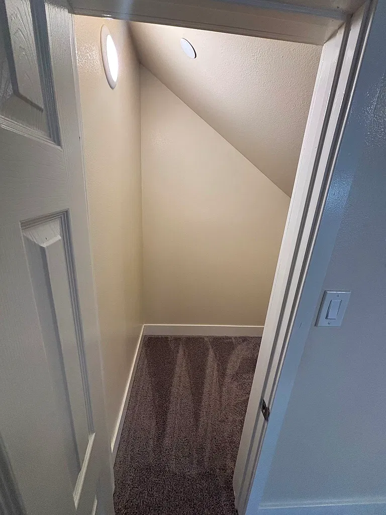 5 bed, 1994 sqft, $4,200 — Photo 4