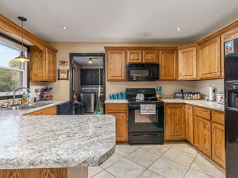 22915 Daisy Rd — Photo 9