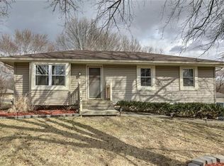 137 SE Bordner Dr, Lees Summit, MO 64063