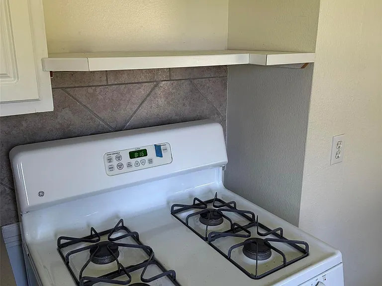 946 Stonecrest Dr — Photo 11