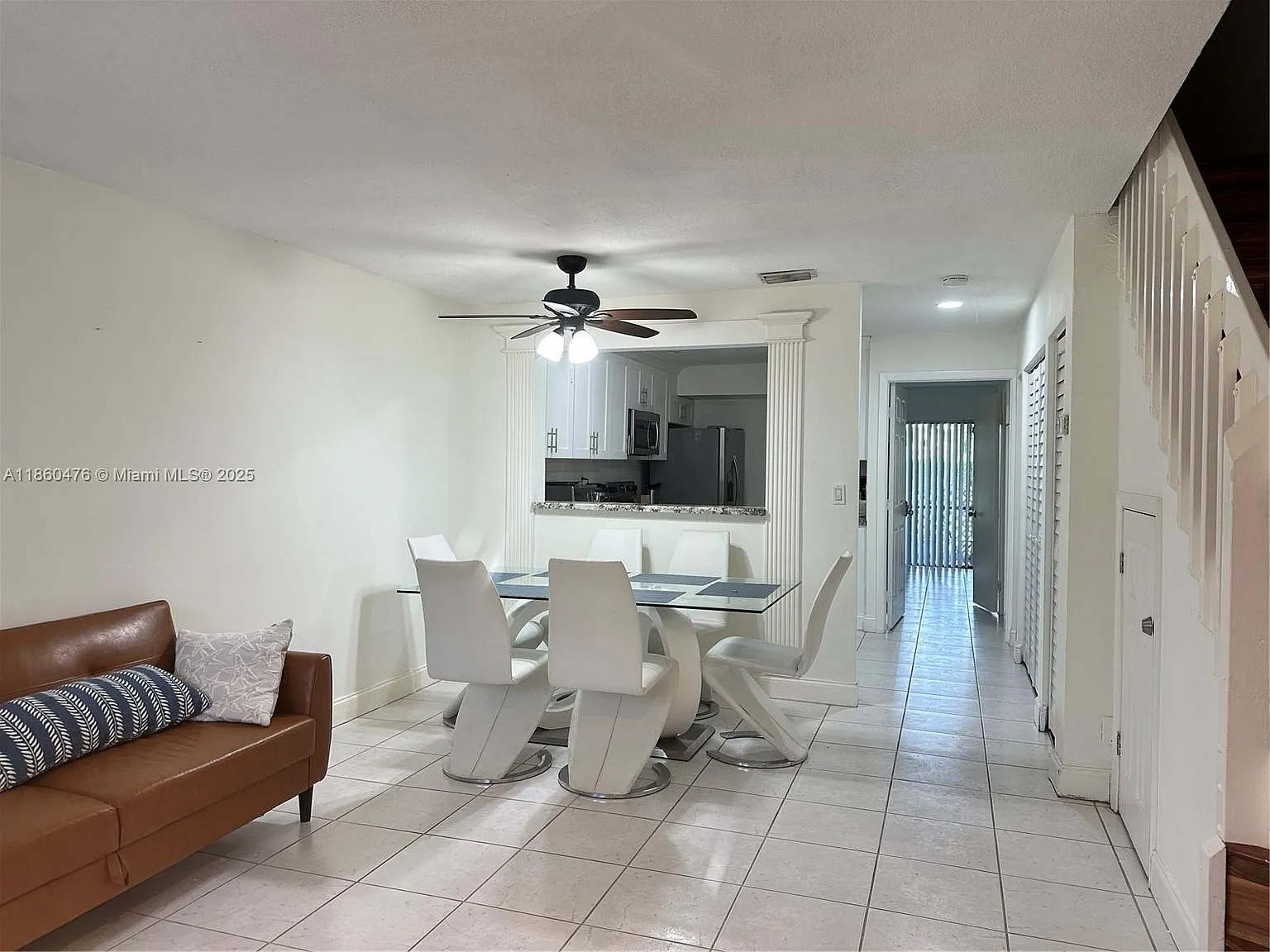 3 bed, 1280 sqft, $2,800 — Photo 2