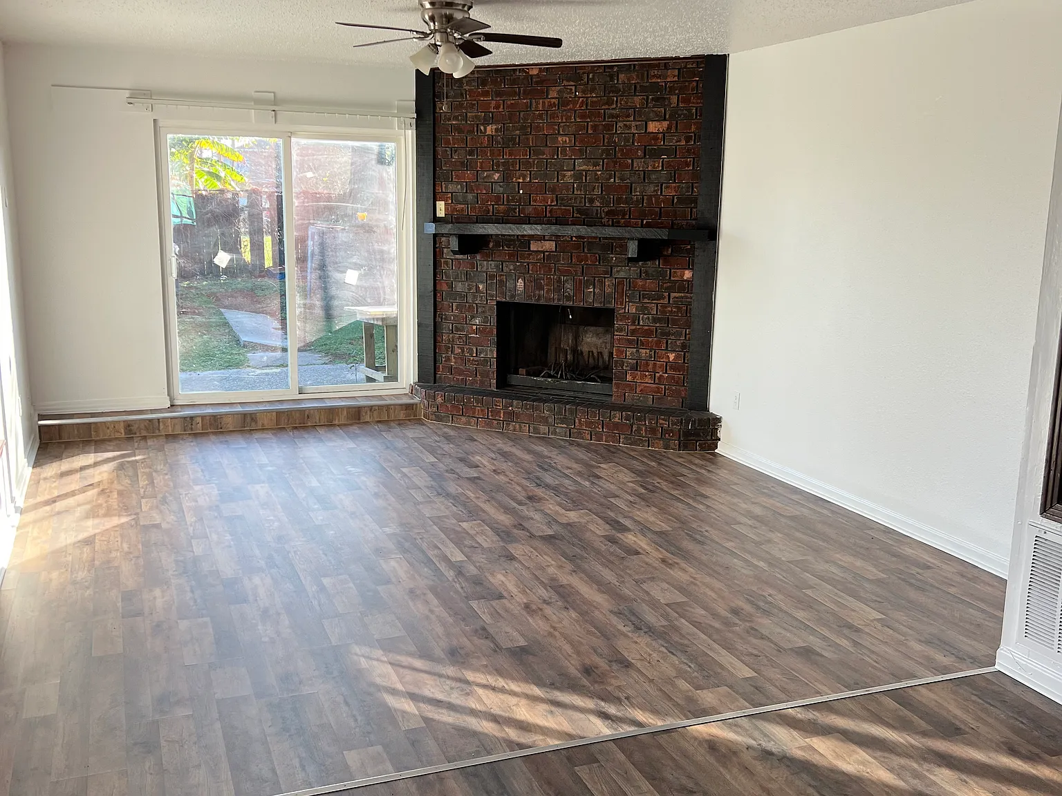 3 bed, 1.5 bath, 1415 sqft, $1,450 — Photo 4