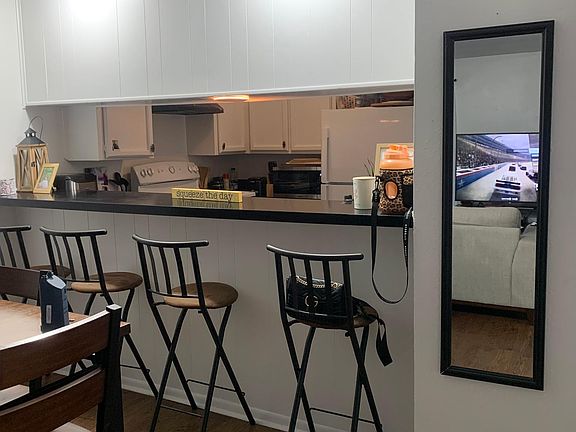 4th image of 6240 Wheaton Dr #6240