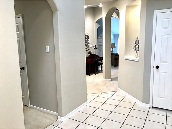 3rd image of 608 Ashwood Dr