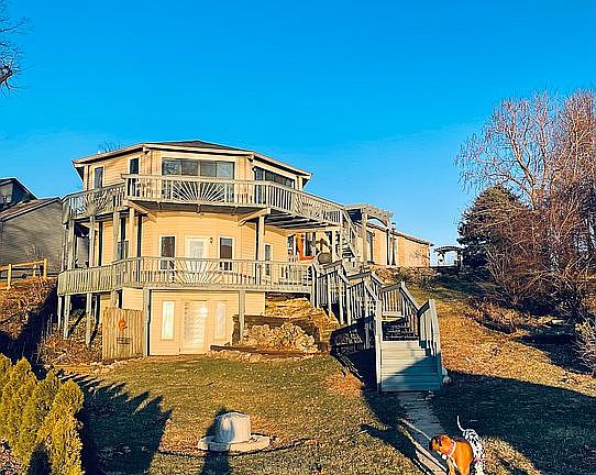 5th image of 1020 Shoreline Dr