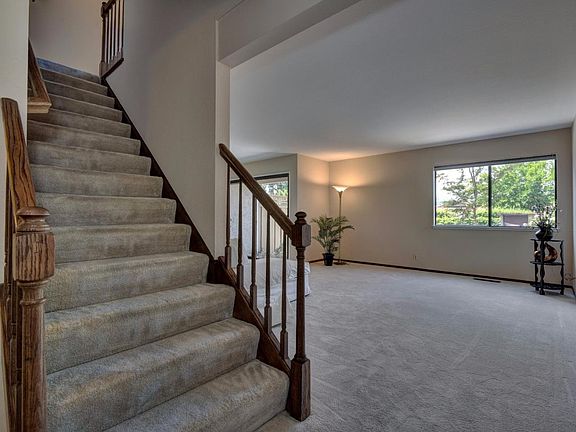 4th image of 2072 Holly Branch Ct