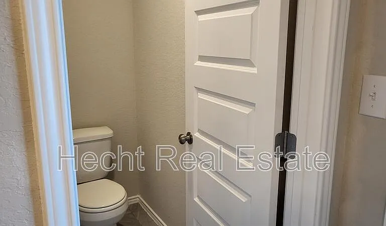 2440 Ayers Dr — Photo 3