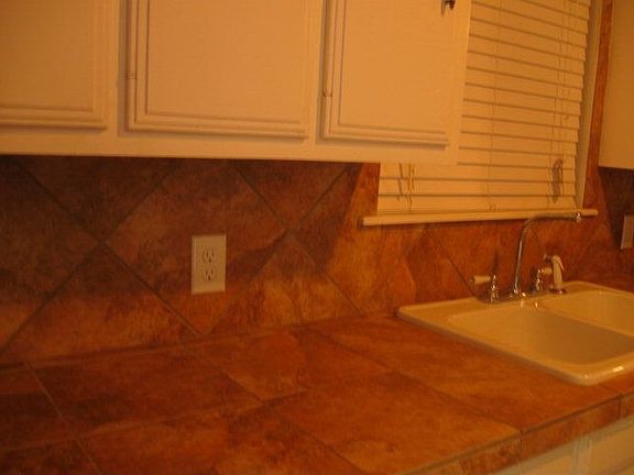 3rd image of 1618 W 23rd St