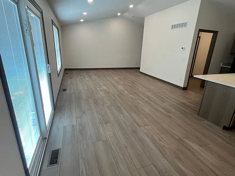 786 Glory Dr — Photo 4