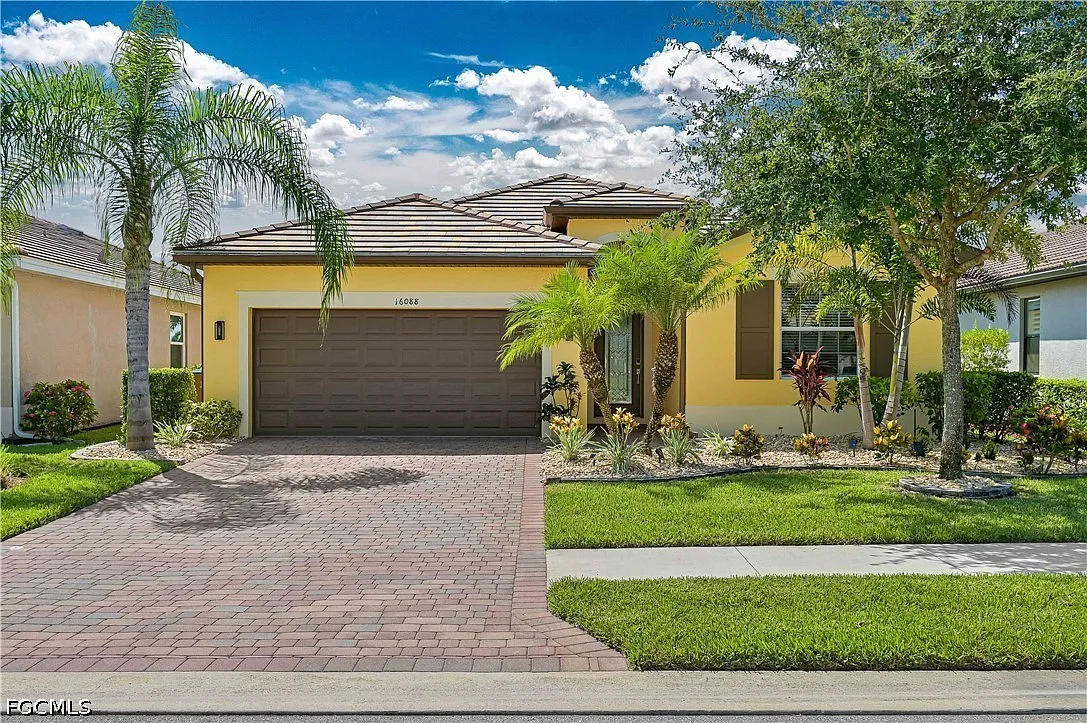 4 bed, 3.0 bath, 2032 sqft, $2,700 — Photo 1