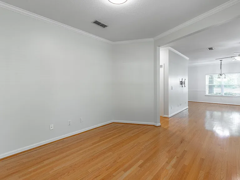 2105 Regency Ct — Photo 12