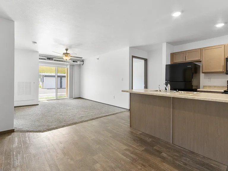 Split Rock Village Apartments & Townhomes — Photo 18