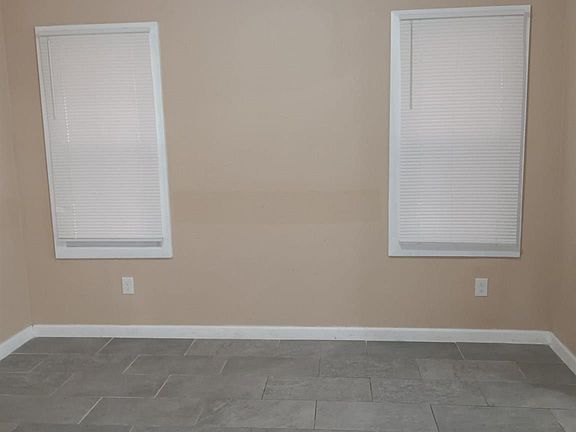 3rd image of 14893 Sussex St
