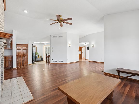 4th image of 2242 Jennifer Ln