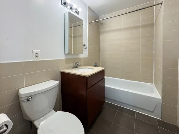 924 Metropolitan Avenue image 27 of 36