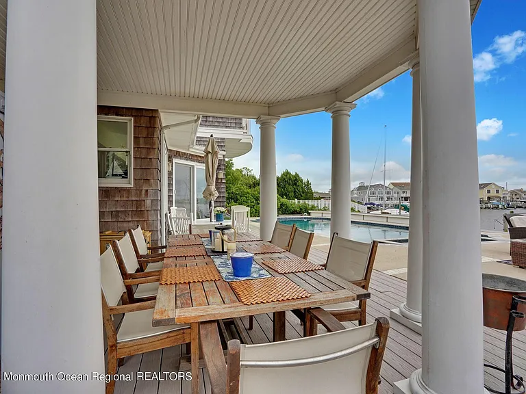 323 Cove Dr — Photo 6