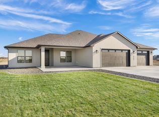 8205 Concord Crest Ln, Pasco, WA 99301