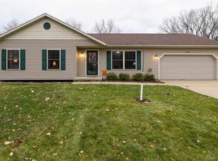 1209 Victoria Cir, Baraboo, WI 53913