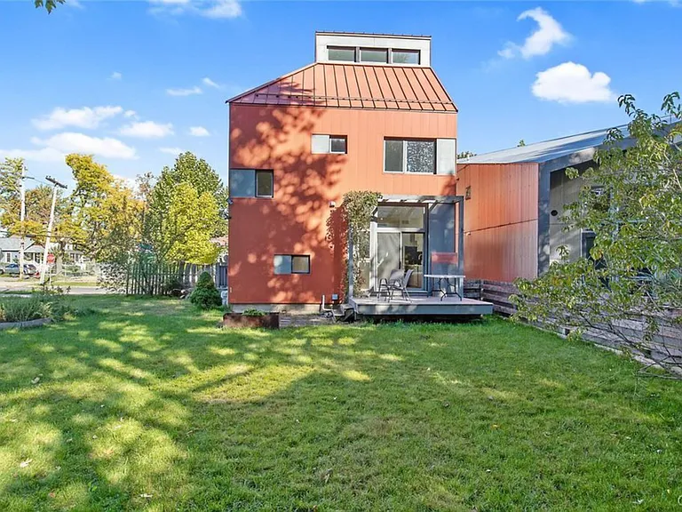 621 Otisco St — Photo 2