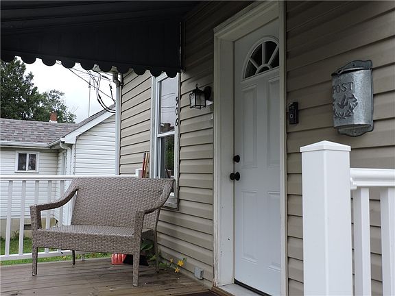 3rd image of 906 W Vine St