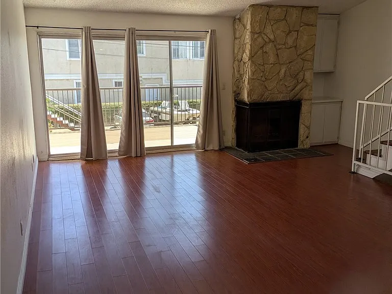 2105 Mathews Ave #10 — Photo 5