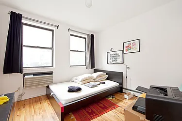 Rented by R New York