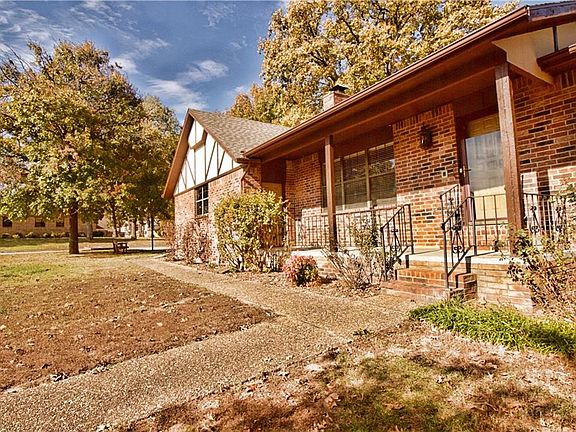 3rd image of 1307 Countrywood Pl