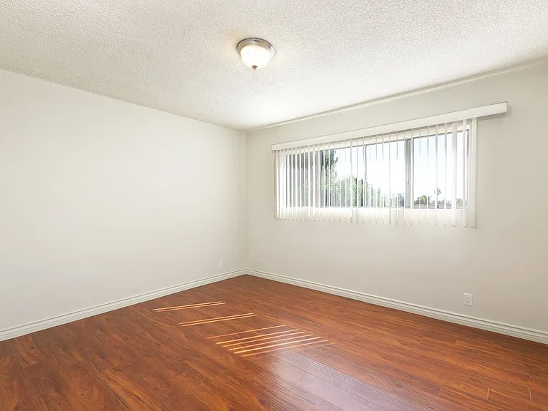1030 N Harper Ave — Photo 22