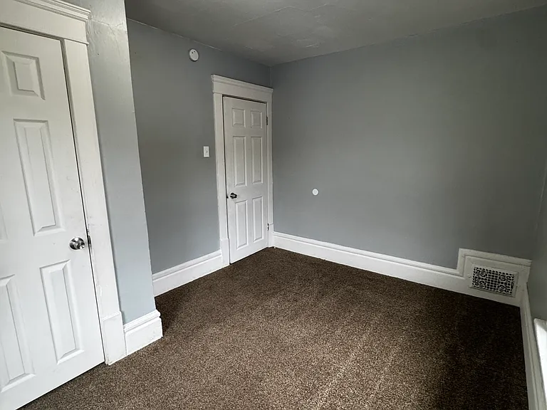 599 Rhodes Ave — Photo 12