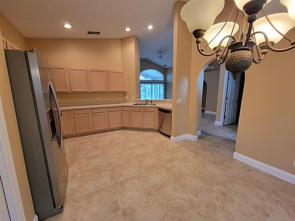 4th image of 521 Hardwood Cir