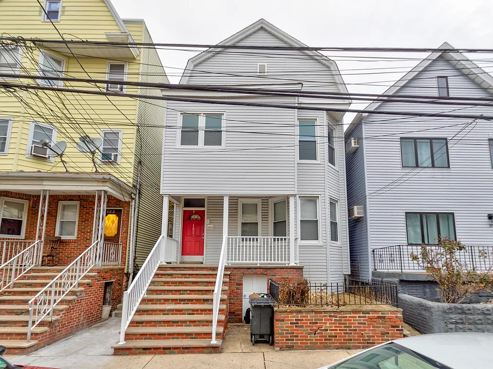 121 W 19th St
