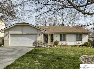 2924 Leawood Dr, Bellevue, NE 68123