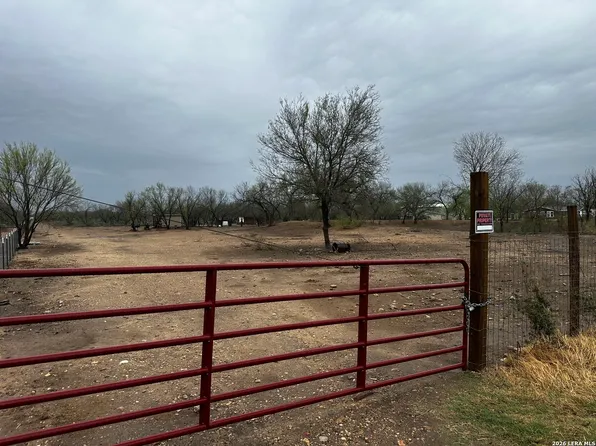 1083 County Road 6610 LOT 19-2, Devine, TX 78016