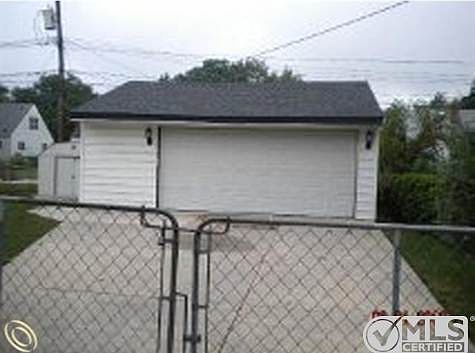 JAMES GARAGE.jpg