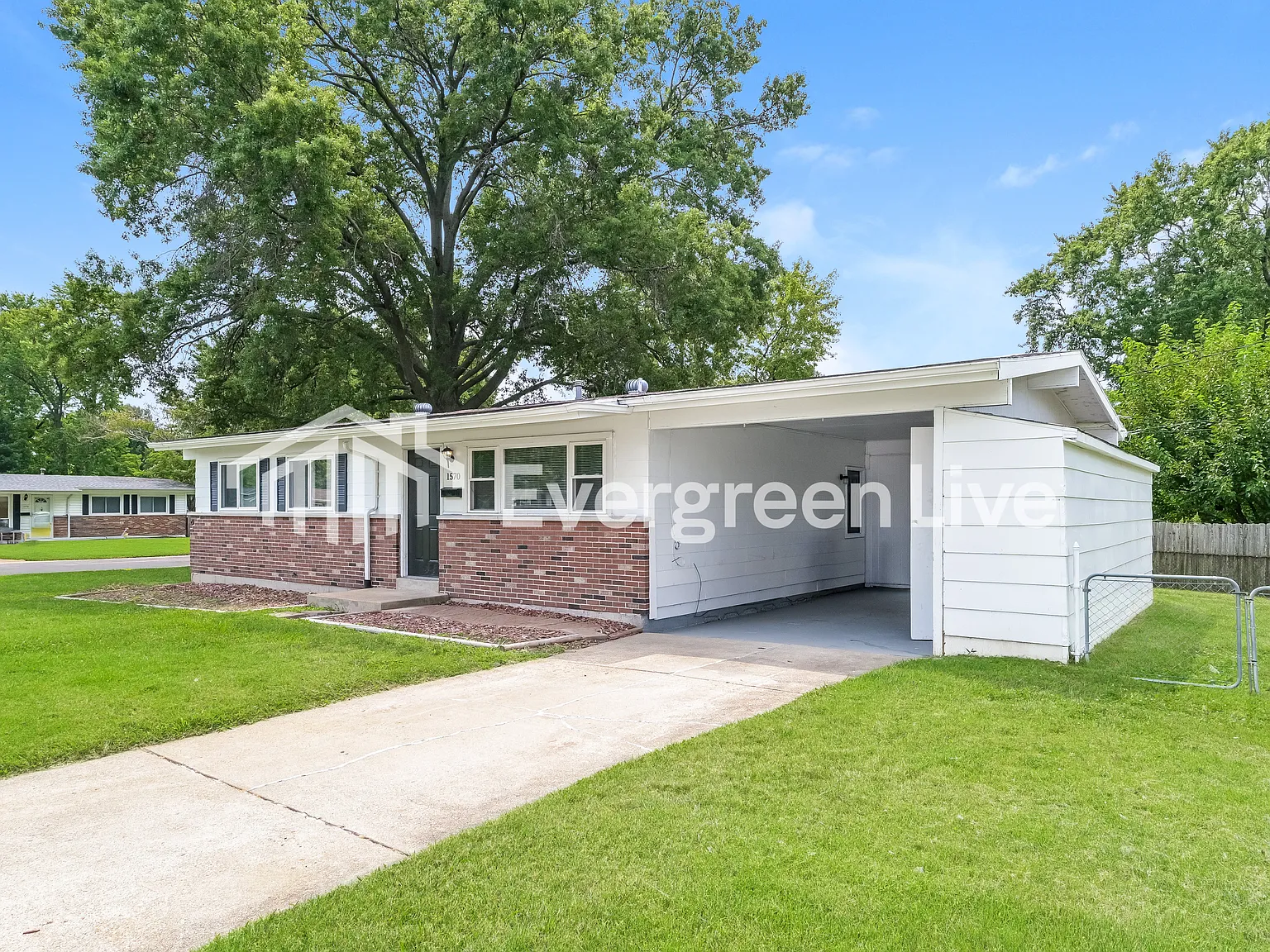 3 bed, 1.0 bath, 912 sqft, $1,595 — Photo 2