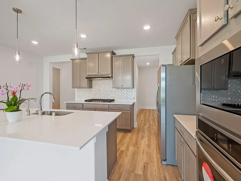 832 Sarasota Shore Dr — Photo 16