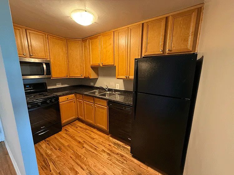 1st image of 4602 N Clarendon Ave #1412