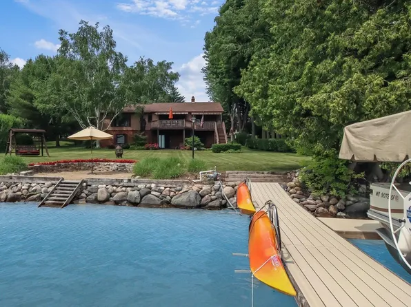 11674 Clearview Dr, Williamsburg, MI 49690