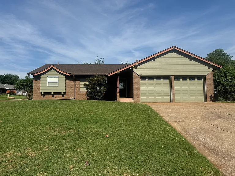 1825 S Rankin St — Photo 1